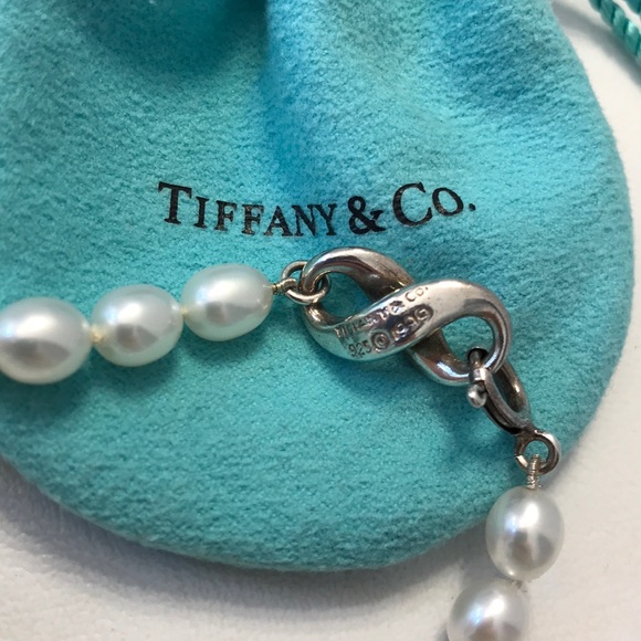 Tiffany & Co. Pearl and 925 SS Infinity Bracelet. - Picture 2 of 7